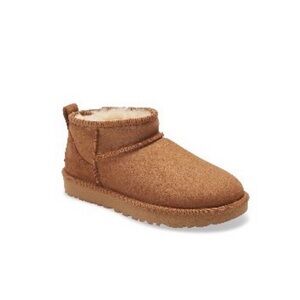 UGG Chestnut Short Shearling-Lined Ankle Bootie